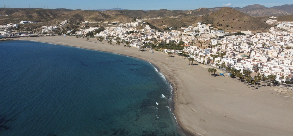 playa-de-los-cocones-y-barquicos